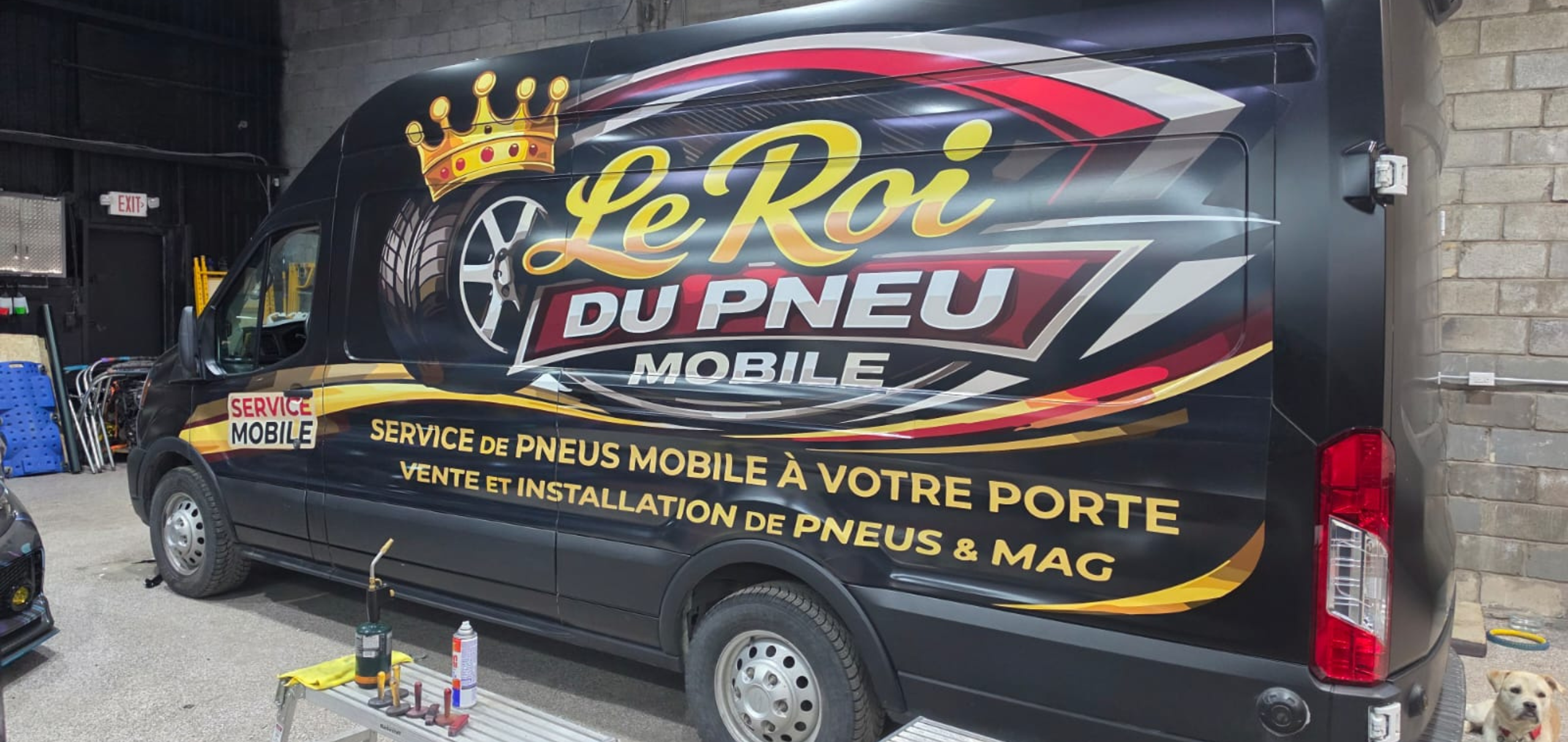 Le Roi du Pneu mobile van wrap
